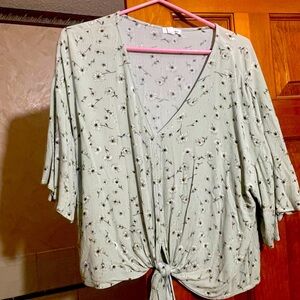 Light & Airy pale green summer top with small floral pattern. Knots at waist. XL